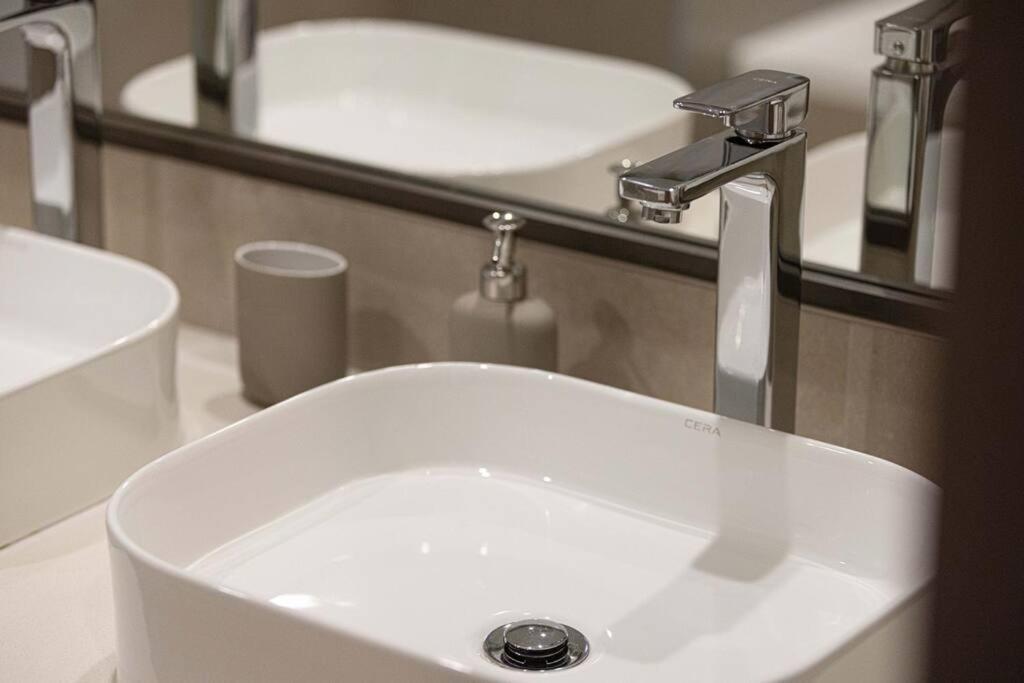 Chic 2 Bed Near Trade Centre With 5 Star Amenities Appartement Dubai Buitenkant foto