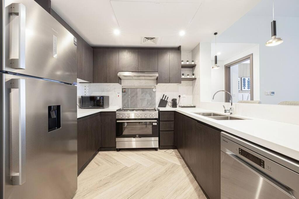 Chic 2 Bed Near Trade Centre With 5 Star Amenities Appartement Dubai Buitenkant foto
