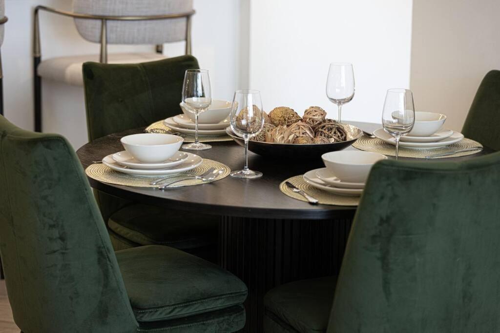 Chic 2 Bed Near Trade Centre With 5 Star Amenities Appartement Dubai Buitenkant foto