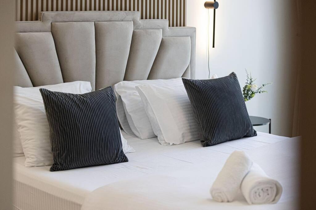 Chic 2 Bed Near Trade Centre With 5 Star Amenities Appartement Dubai Buitenkant foto